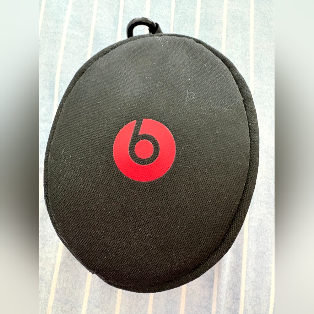 Apple Beats Solo3 Wireless On Ear Headphones